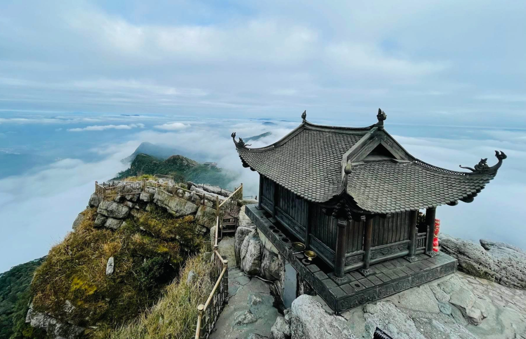 Lựa chọn hành trình leo núi Yên Tử